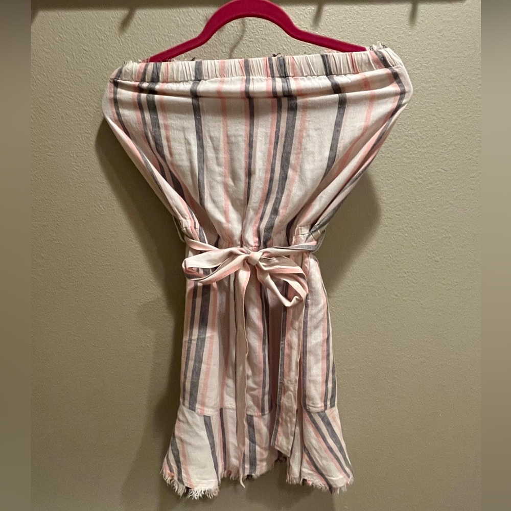 Strapless cloth, and stone dress